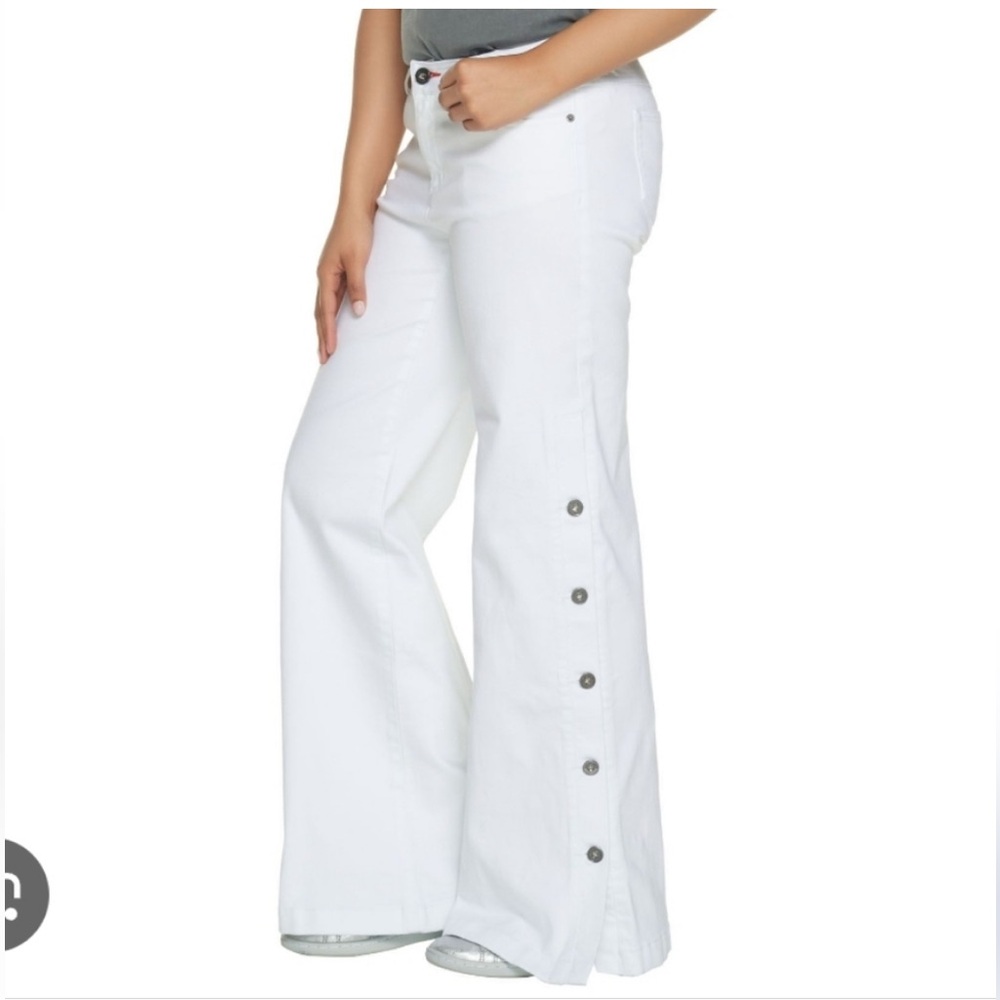 NWT Peace Love World White wide leg Flare Jeans Plus Size with Button details